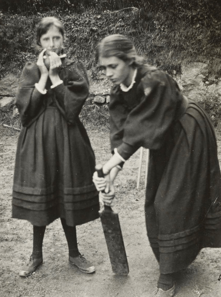 photo of Virginia Woolf and Vanessa Bell