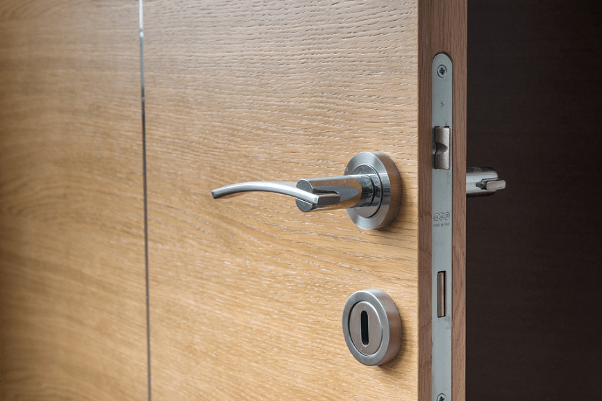 wooden door, doorknob, keyhole