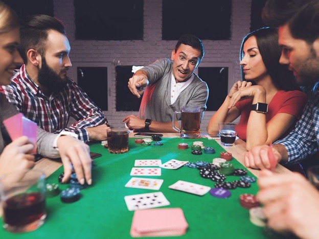 How casino sites and online games support a larger number of players