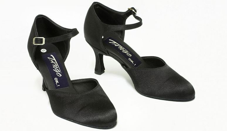 Ladies’_ballroom_shoes,_Tango_Shoes