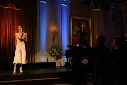 LeAnne Rimes performing in the White House in 2006