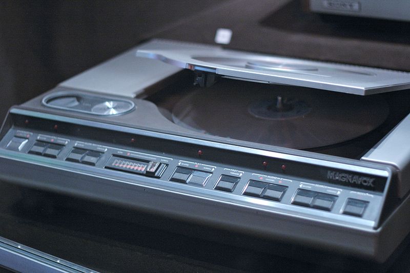 An image of An old Magnavox CD player