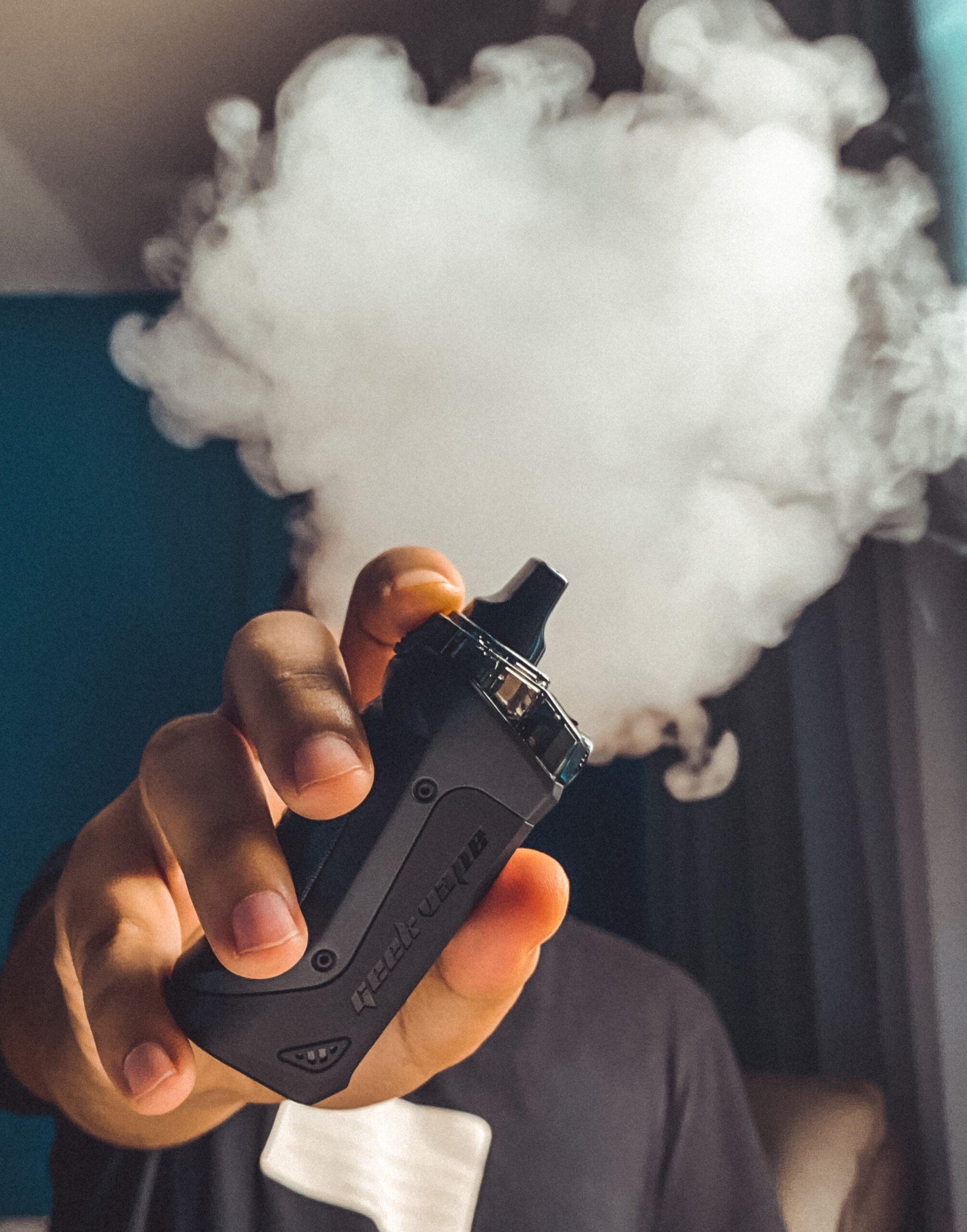 Vaping 101: A Beginner’s Guide to Vaping and How to Do It
