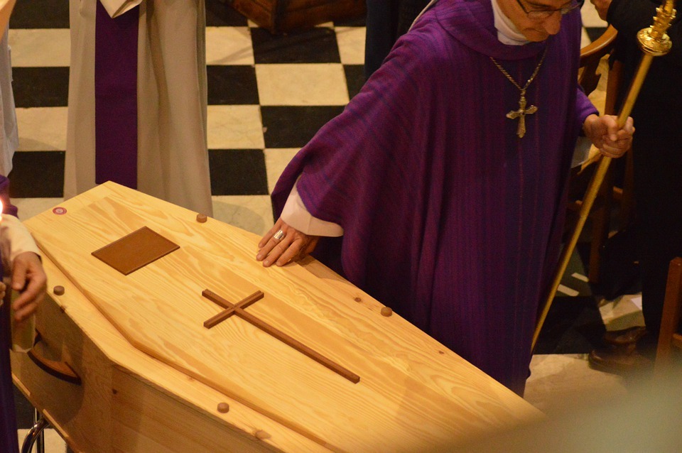 Why Choose Wooden Caskets When Planning the Funeral
