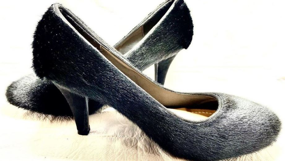 Women’s high-heeled shoes with dyed black harp seal fur