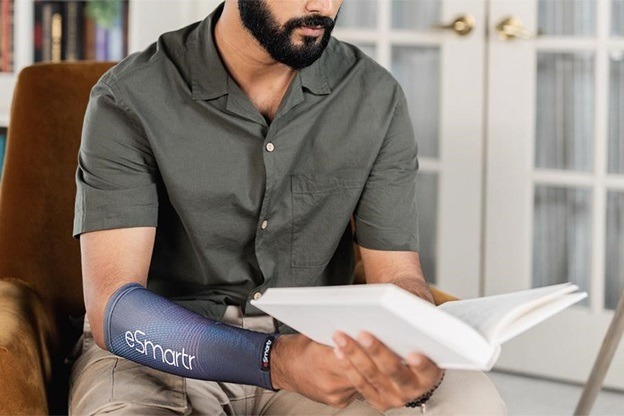 An Arm Sleeve That Makes Studying Easier