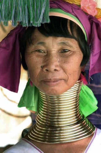 Kayan_woman_with_neck_rings