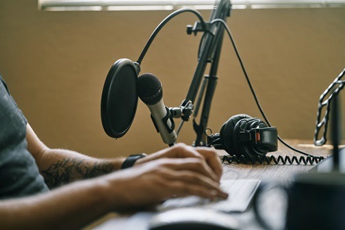 Podcasting around the world 6 tips to start your own travel podcast