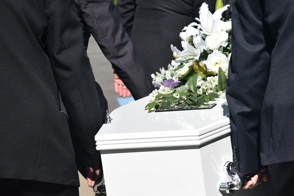What are the economic damages that the survivors are entitled to in a wrongful death case