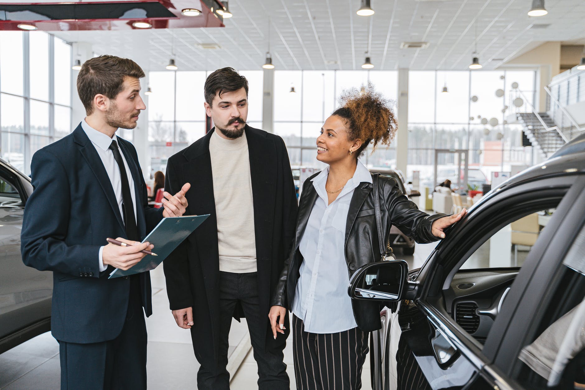 9 Benefits of Having An Automotive Dealership Website with A Car Configurator