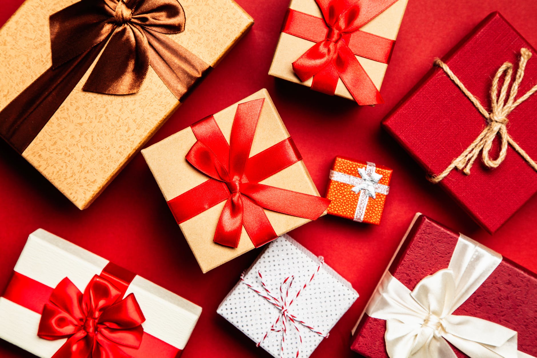 Christmas Gifts Guide For Someone, You Don’t Know Much