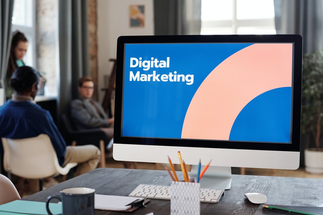 How to Use Digital Marketing to Your Advantage When Selling Your Home