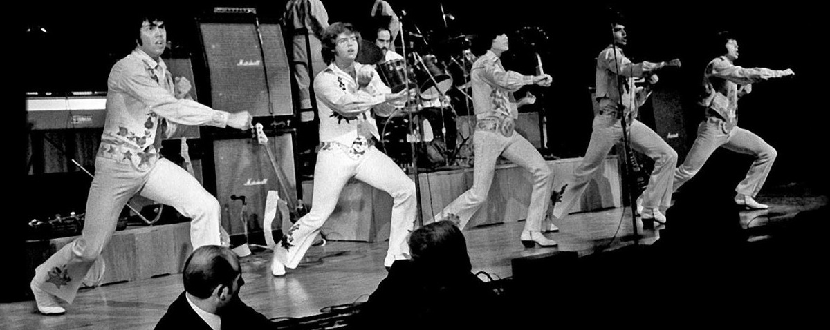 The-Osmonds-performing-on-the-stage