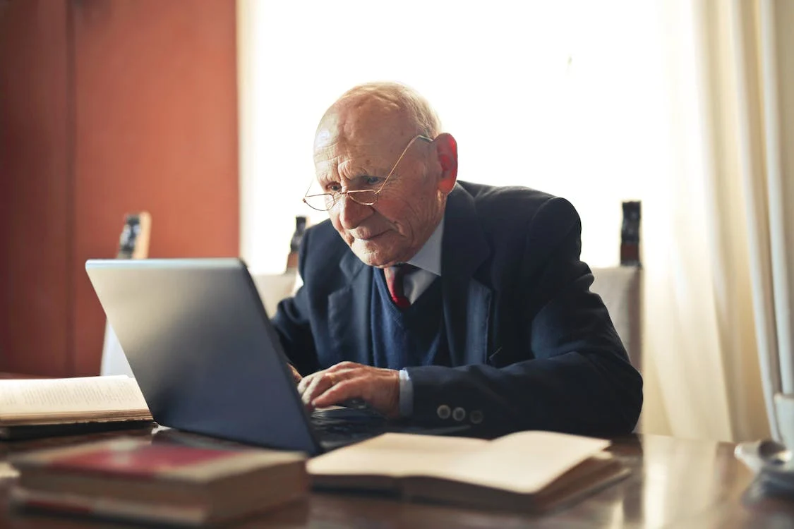 10 Tips for Teaching New Technologies to Older Adults