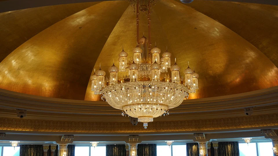 Are you Fascinated by Chandeliers too? Here are 5 amazing chandeliers you can add to your home