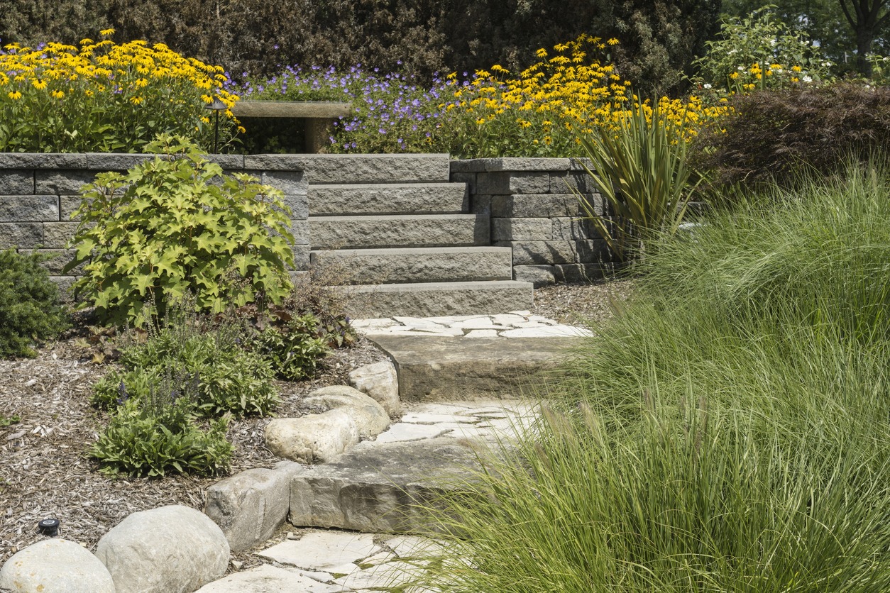 5 Great Landscaping Ideas to Sell Your House Fast