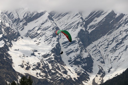 Solang Valley for skiing, ropeway rides, zorbing, paragliding, etc