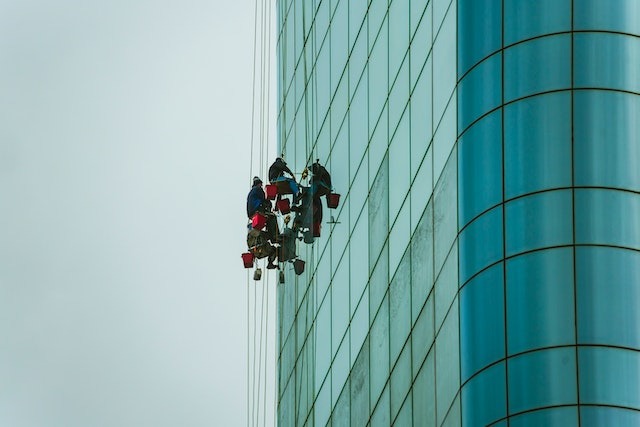 Maximizing Your Business Image with Regular Commercial Window Cleaning