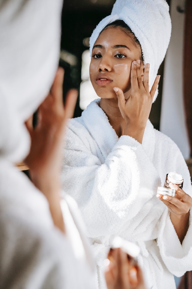Suffering From Skin Allergies? 6 Natural Products to Incorporate Into Your Skincare Routine
