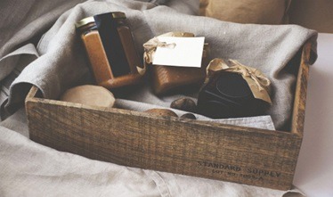A Collection Of Thoughtful Gifts For Mom To Pamper Her