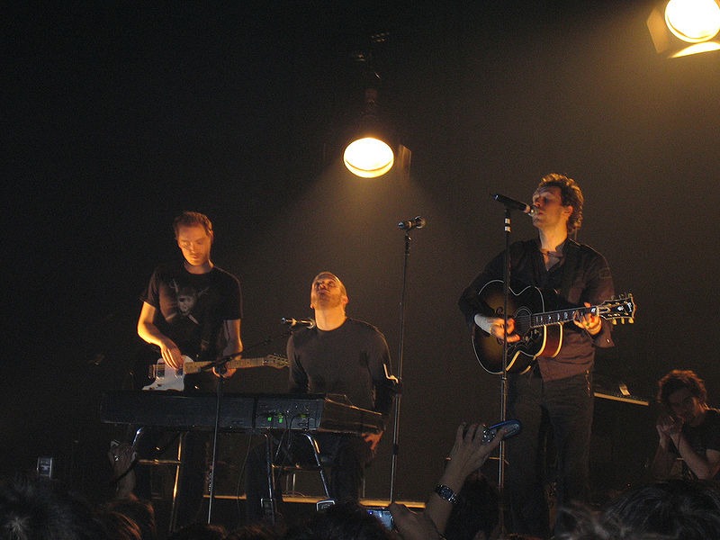Coldplay performing in Barcelona during Twisted Logic Tour in 2005
