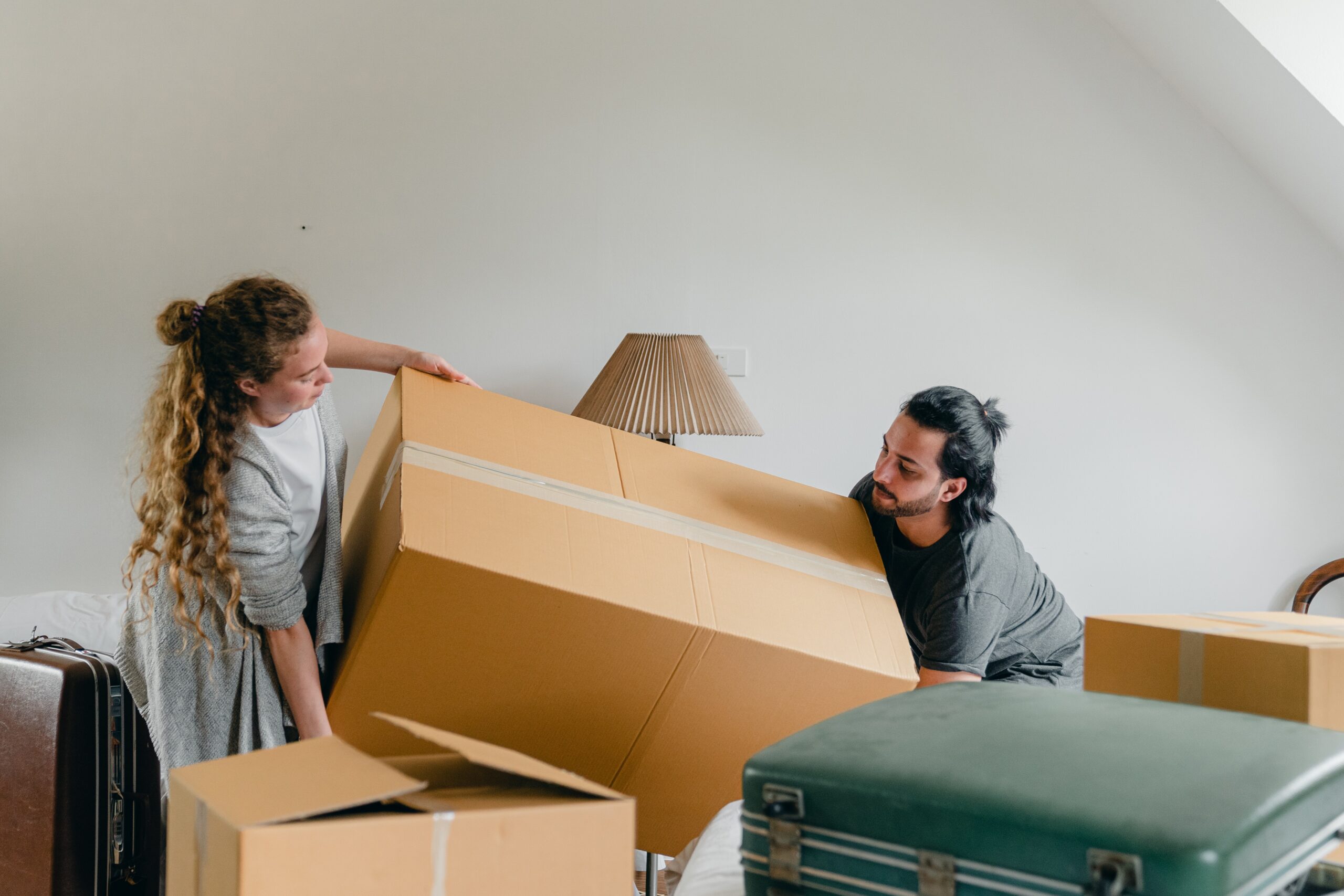 6 Benefits of Hiring Professional Movers for Your Home Relocation