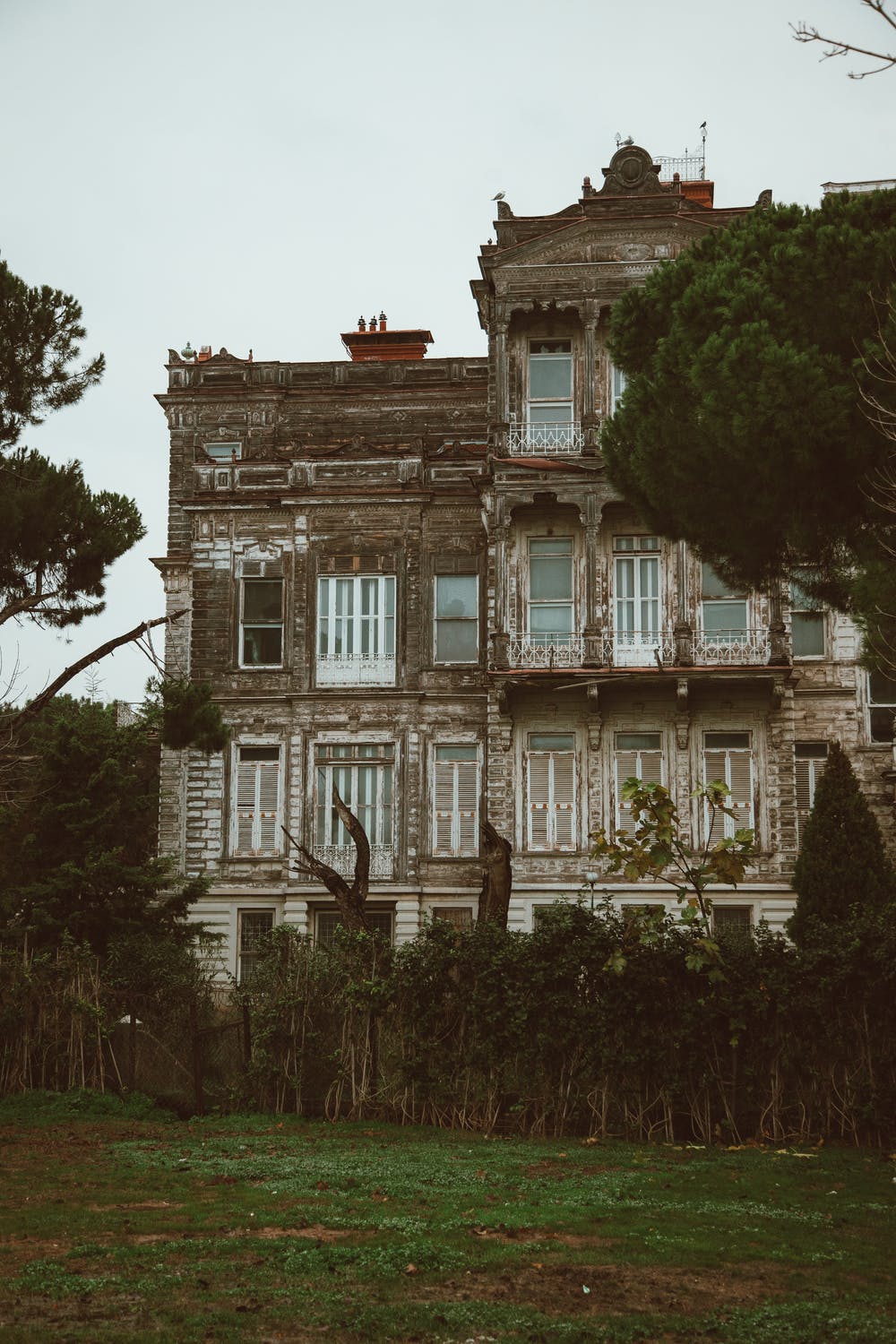 An old abandoned mansion