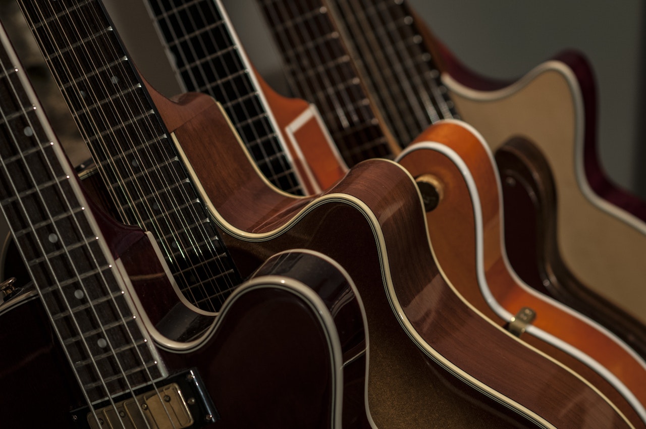 How Acoustic Guitars Work