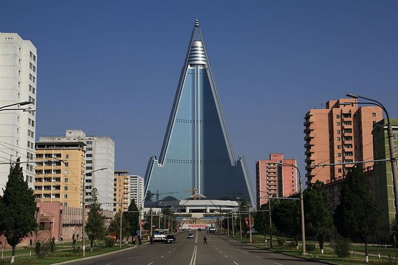 Ryugyong Hotel, pyramid-shaped building, building along the way
