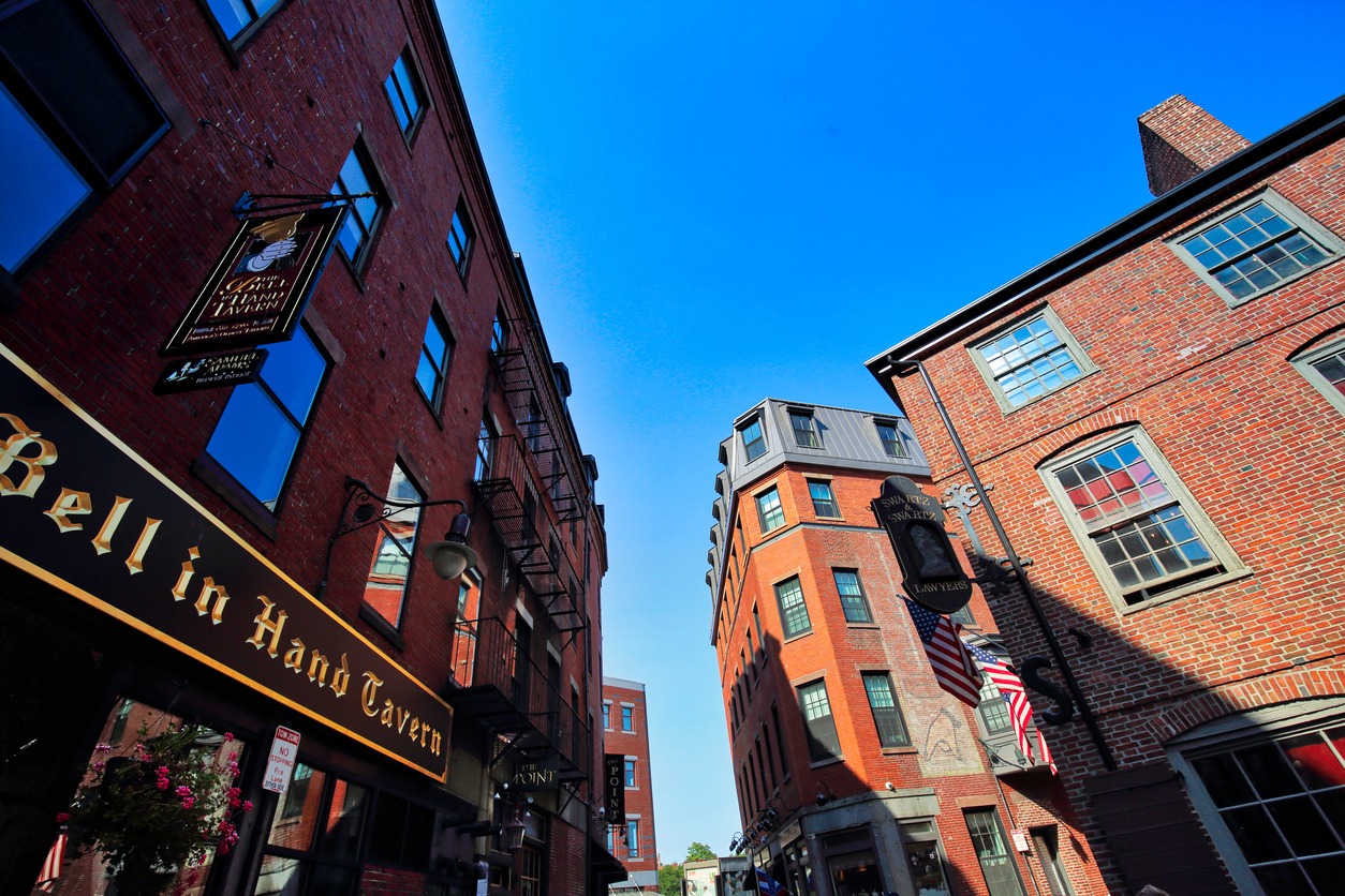 Famous pubs in Boston Harbor and South Market