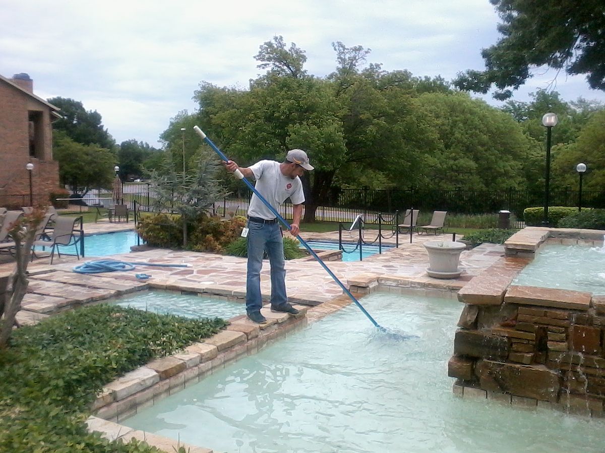 Leave Your Pool Maintenance to the Experts
