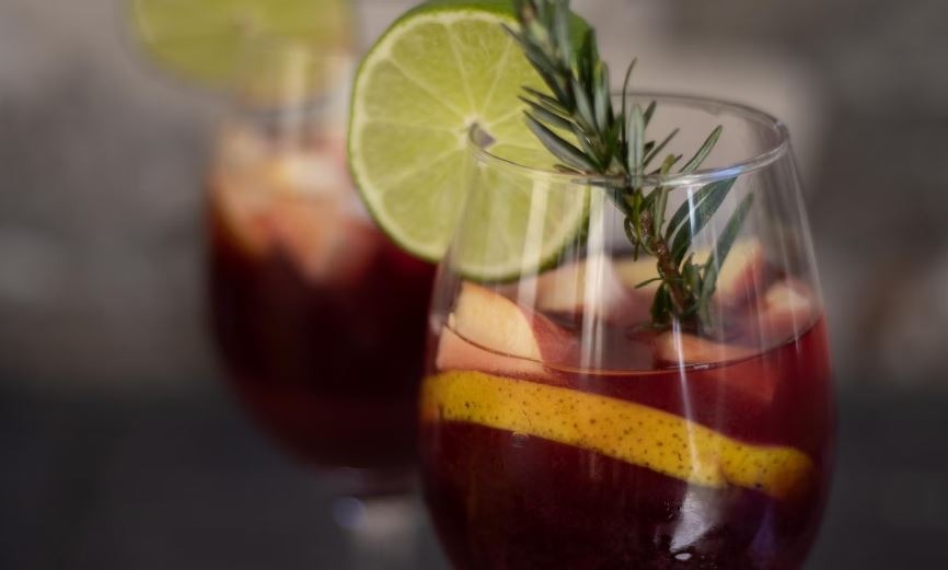 Classic, Sangria Drink, Beverage, Cocktail, Fruit, Citrus Fruit, Pineapple, Mojito, Alcohol, Drink, Lime, Plant, Glass, Food