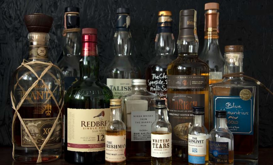 Liquor, Beverage, Drink, Beer, Bottle, Wine, Alcohol, Whiskey, Rum, Alcohol Bottles, Barrel Whiskey, Beer Bottle, Pub, Bar Counter