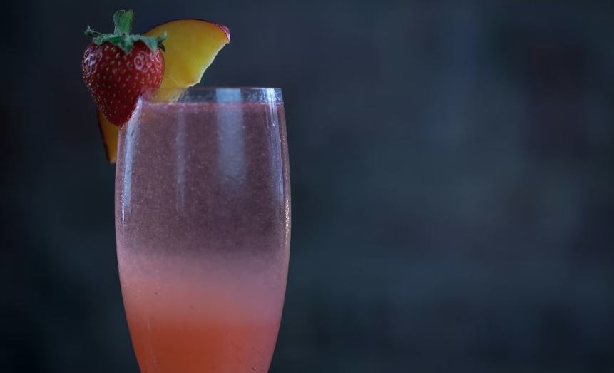 Strawberry, Cocktail, Bellini, Alcohol, Berry, Garnish, Champagne Flute, Fruit, Beverage, Juice, Drinks, Peach, Cocktail Bar, Cocktail Photo, Produce