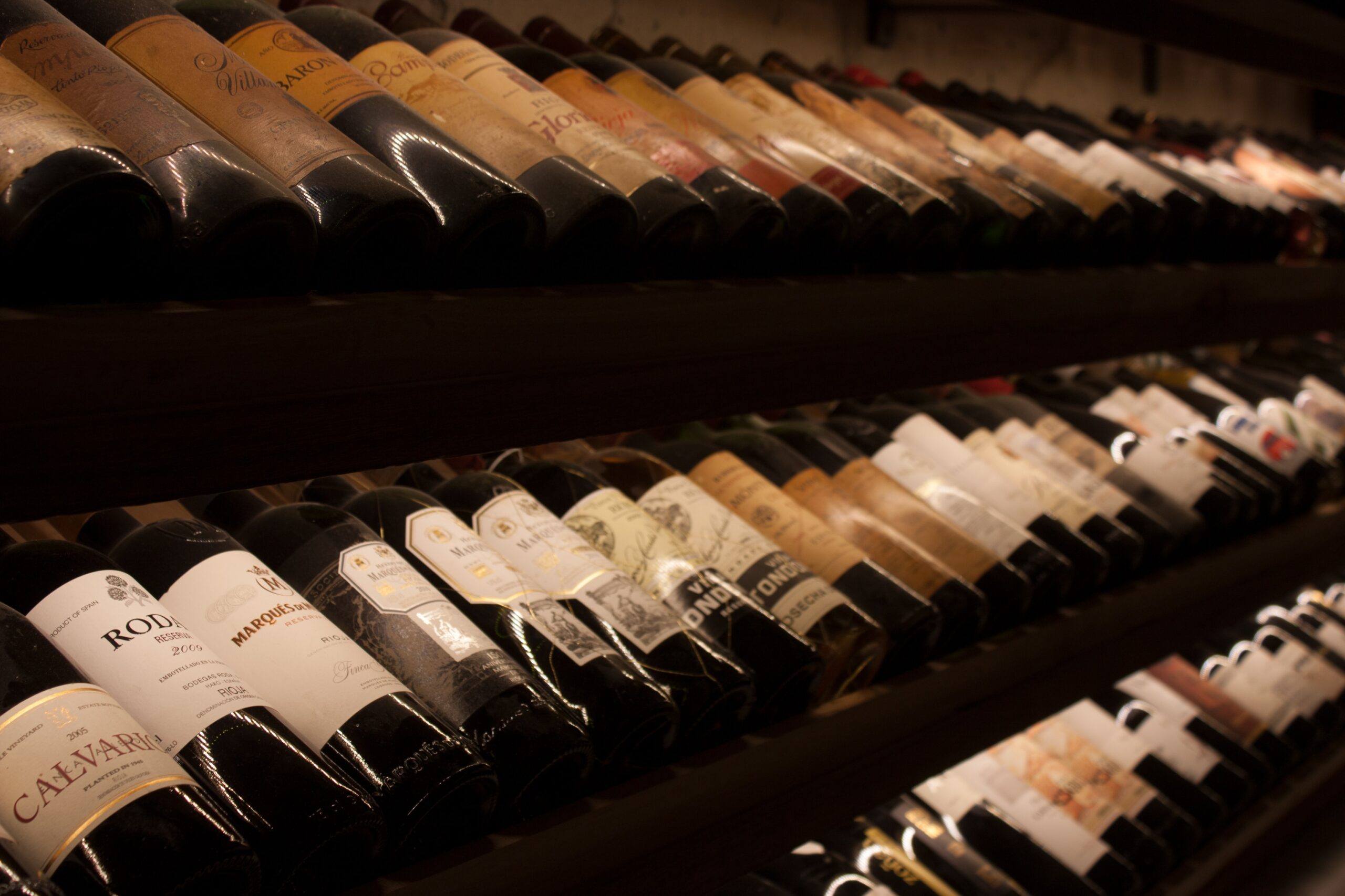 Wine Bottle, Vinos, Bodega, Vino, Winery, Wine, Wine Glass, Venu, Cellar, Cave, Brown, Drink, Alcohol, Bottle, Shelf, Beverage