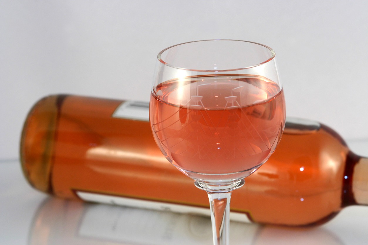 A refreshing glass of white zinfandel