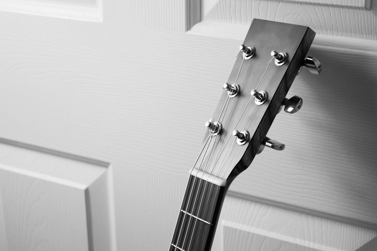 acoustic guitar headstock