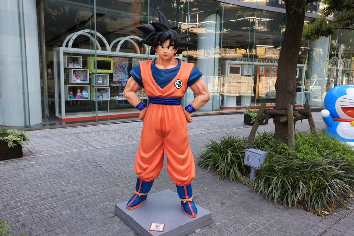 statue of Son Goku 