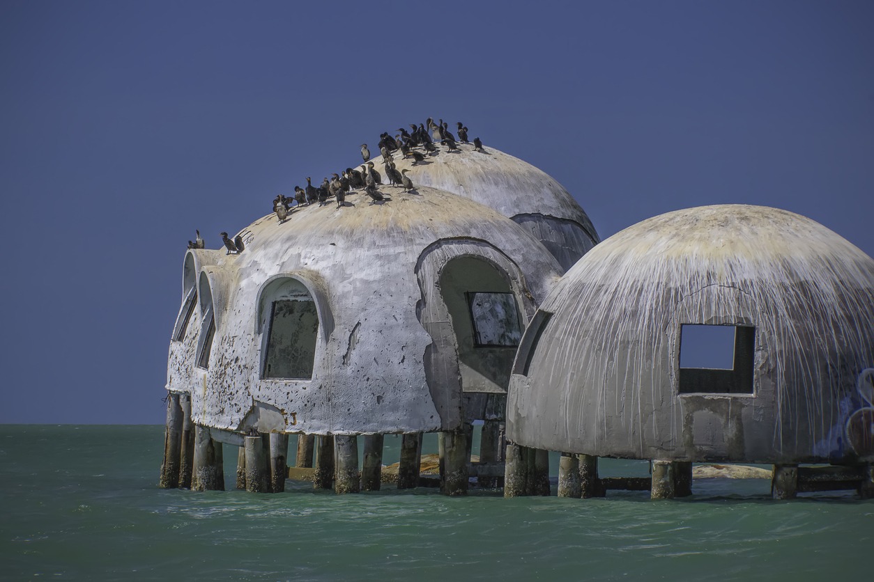 strange abandoned dome houses in Florida