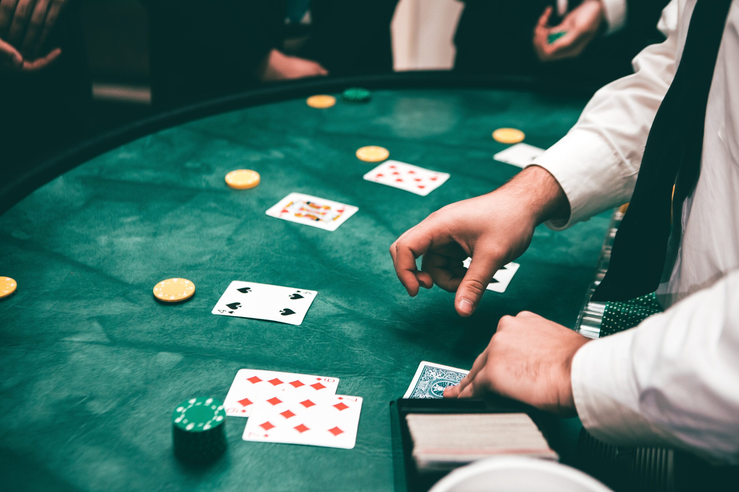 Mastering the Game A Comprehensive Guide on How to Play Poker with Viral99