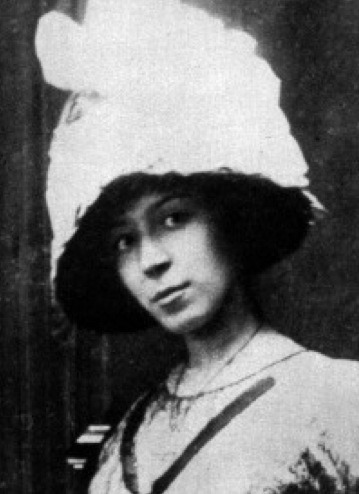 a photograph of Marie Laurencin