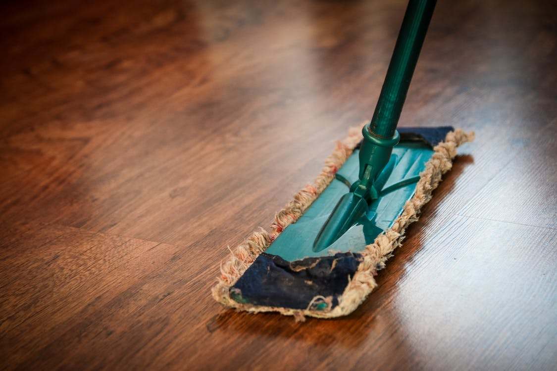 Cleaning flooring