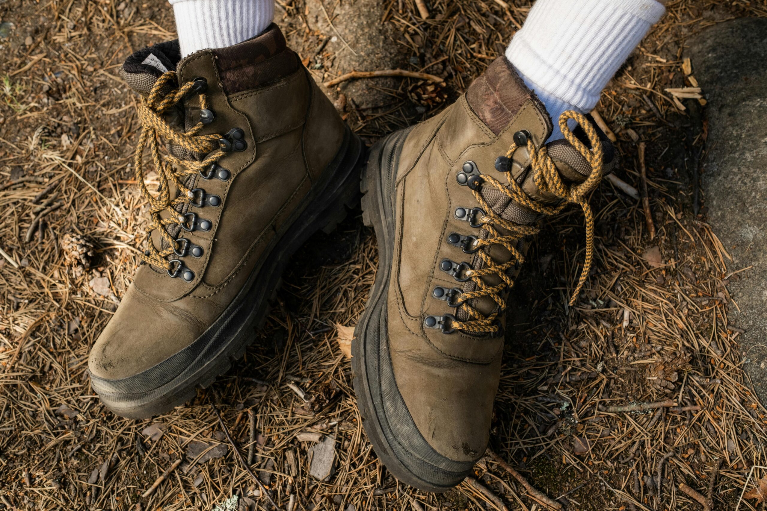 Tips for selecting summertime safety boots
