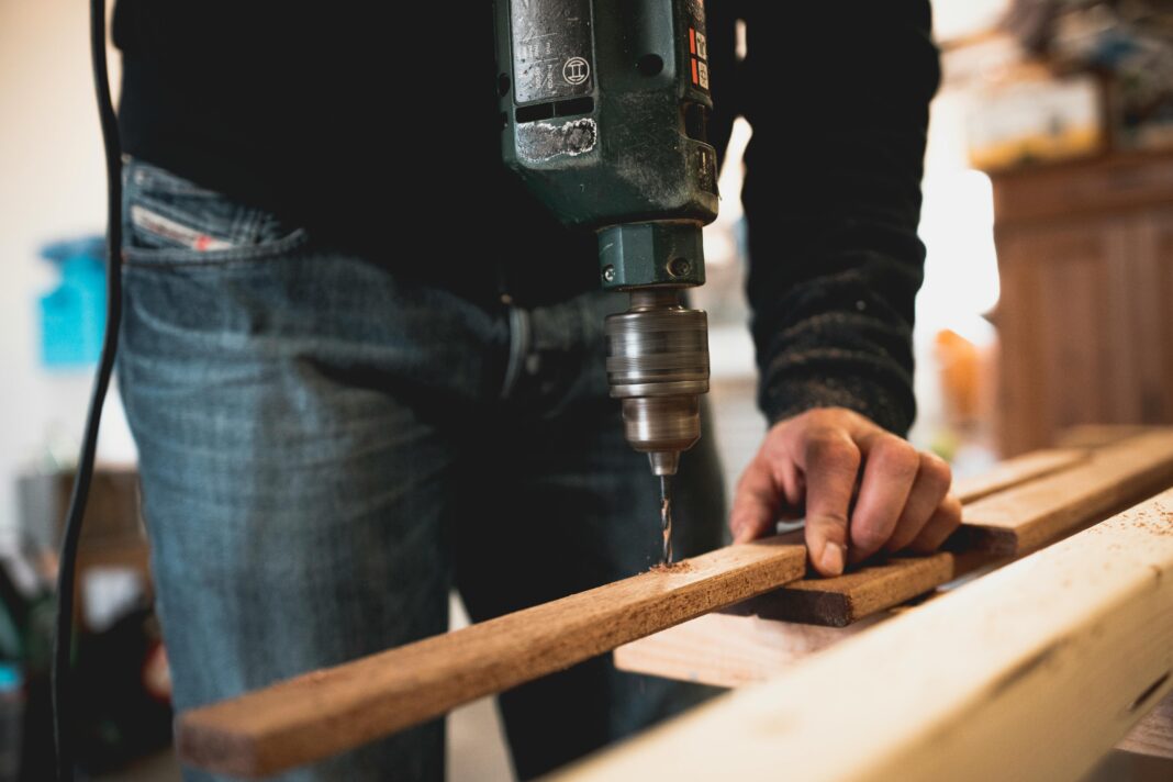 The Intersection of Woodworking and Technology Leveraging Digital Tools for Precision and Innovation